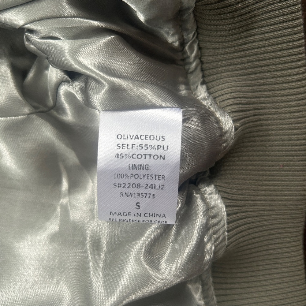 NWOT OLIVACEOUS GREEN FAUX LEATHER CROPPED BOMBER - Picture 9 of 9